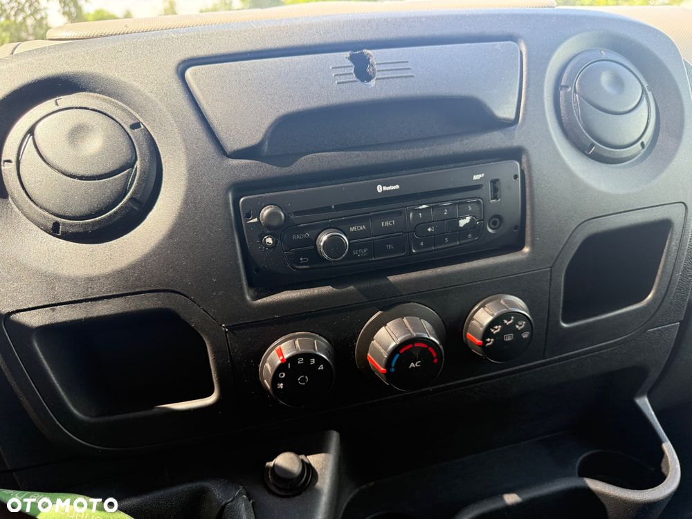 Nissan NV400 - 11