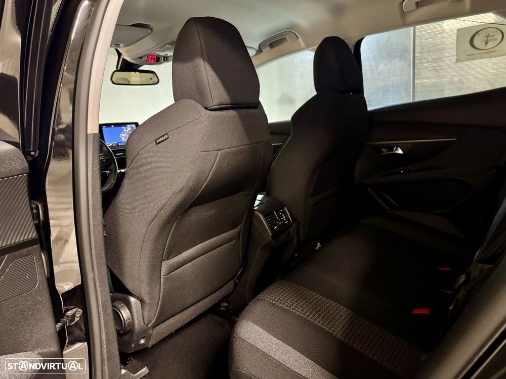 Peugeot 3008 1.2 PureTech Allure EAT8 — fotografia 34