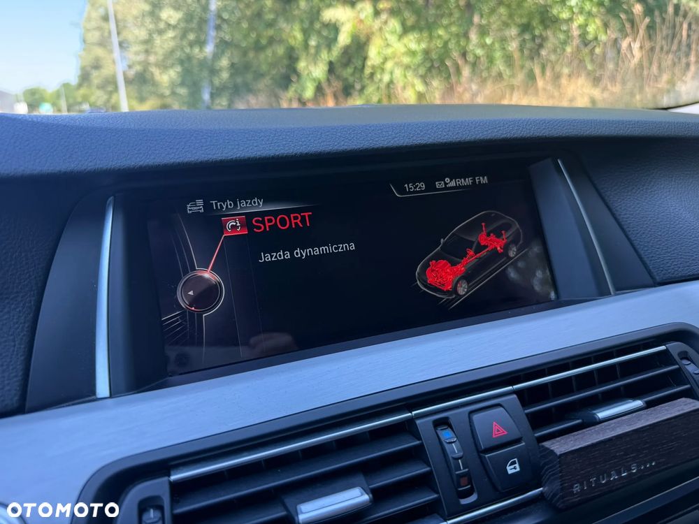 BMW Seria 5 525d Luxury Line - 34