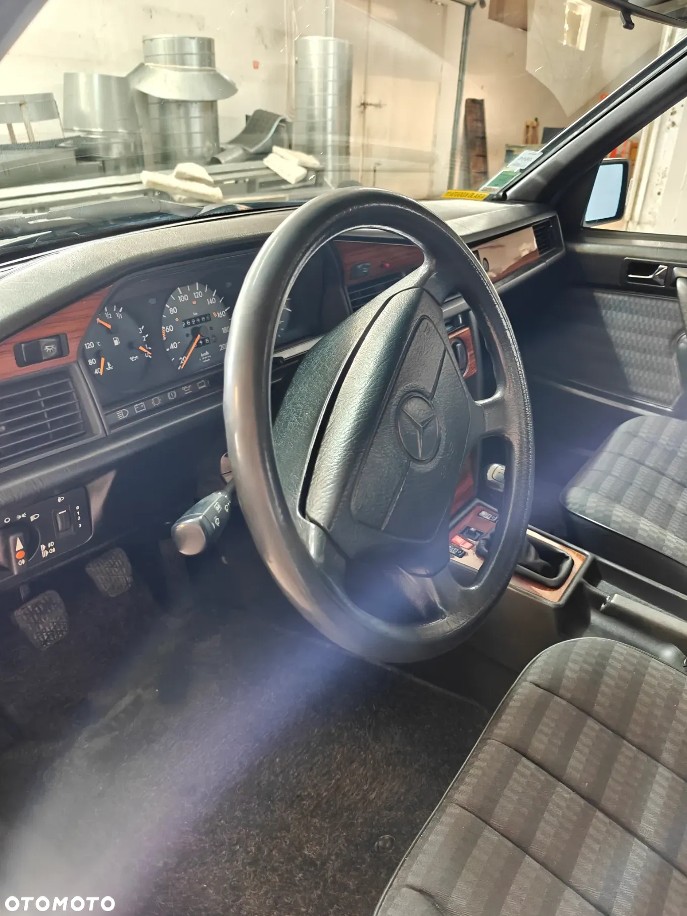 Mercedes-Benz W201 (190) - 12
