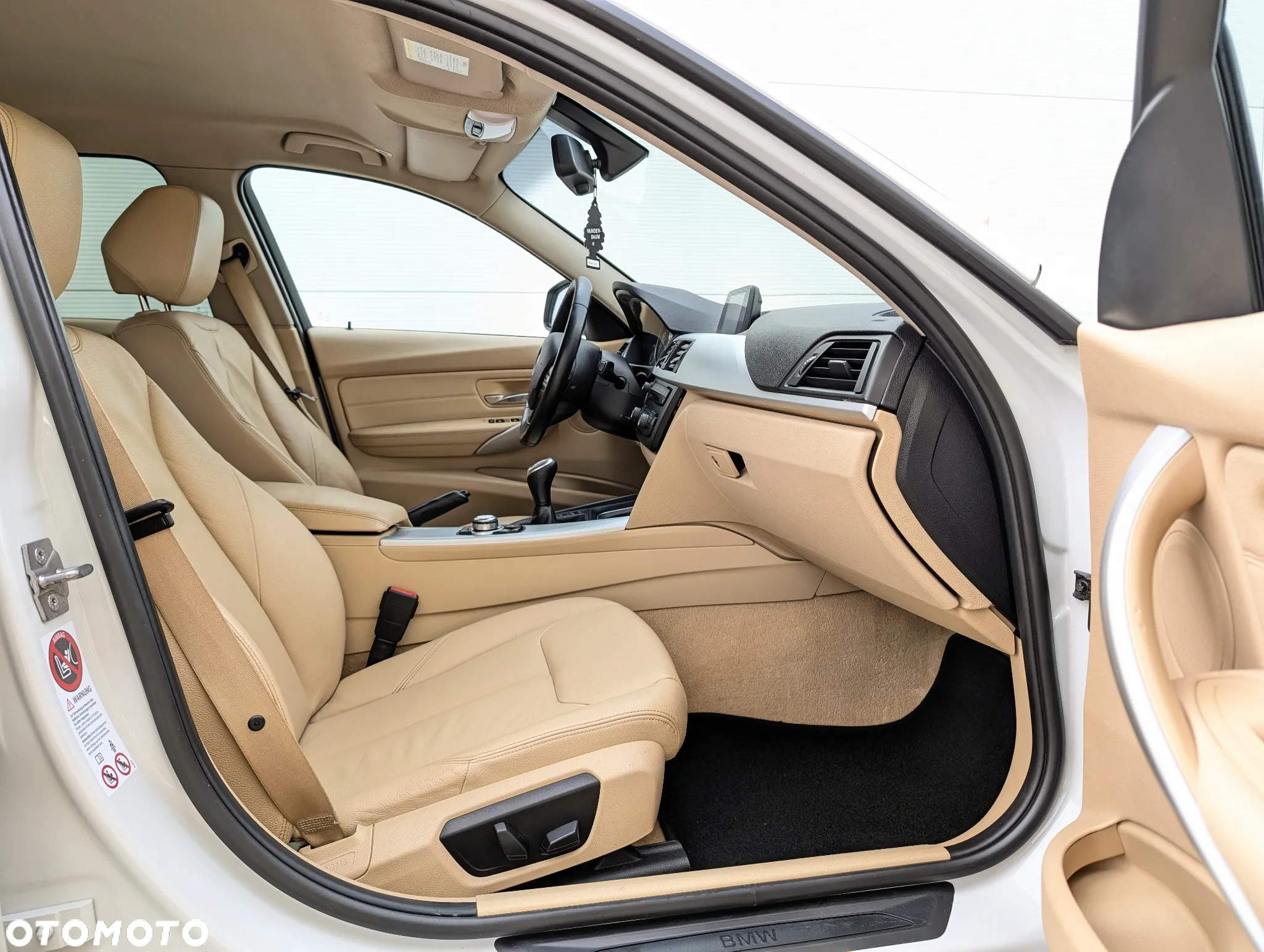 BMW Seria 3 320d DPF Touring Edition Exclusive - 13