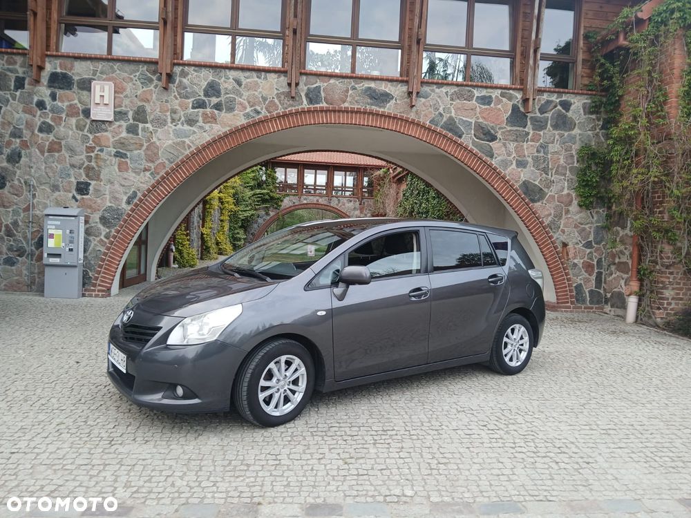 Toyota Verso 2.0 D-4D Premium - 1