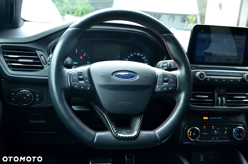 Ford Focus SW 2.0 TDCi ST-Line Black ASS PowerShift - 24