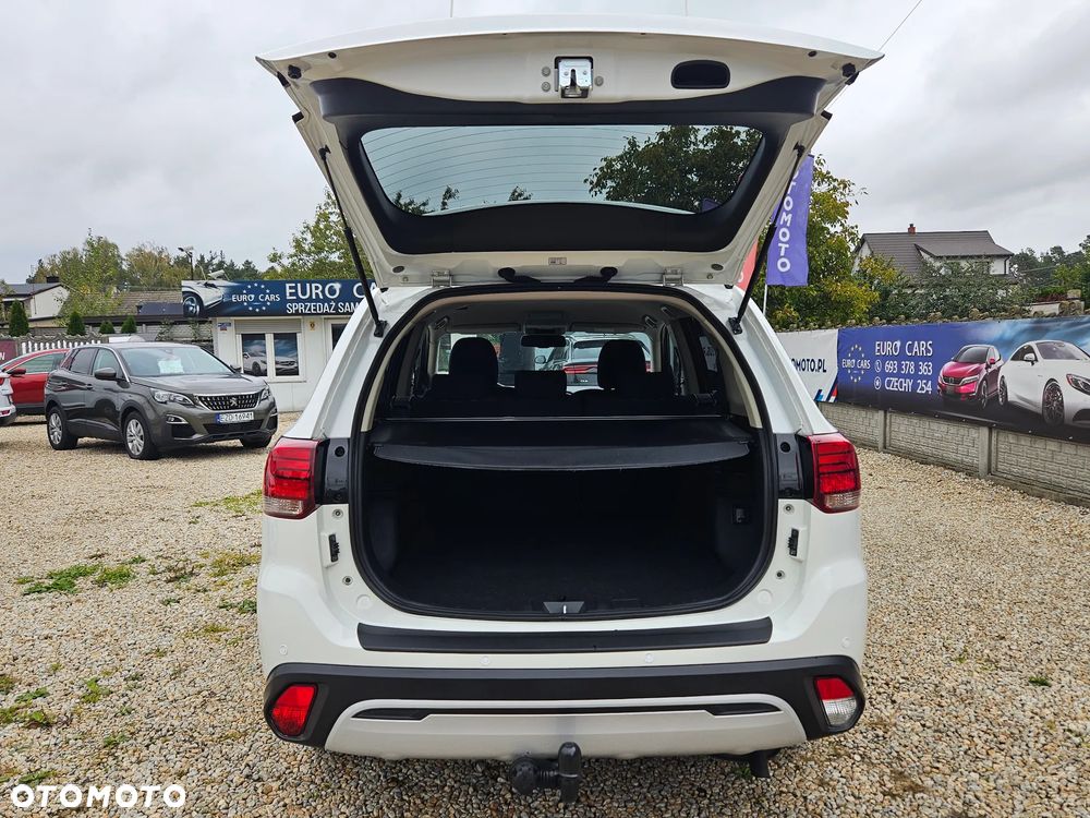 Mitsubishi Outlander 2.0 Invite + 2WD - 20