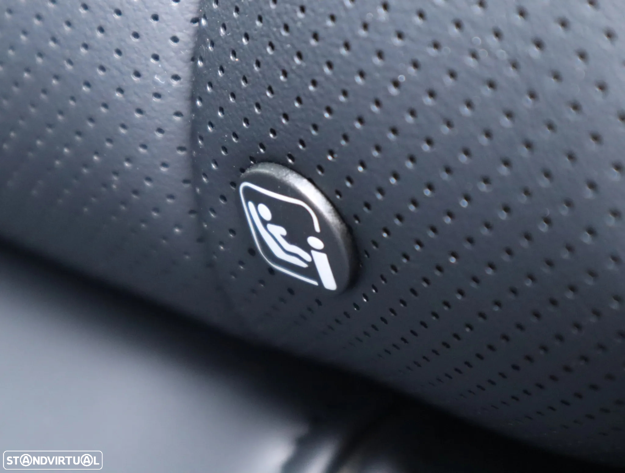Ford Mustang Mach-E 75.7 kWh Premium AWD - 25