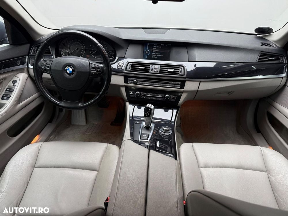 BMW Seria 5 523i Sport-Aut. - 21