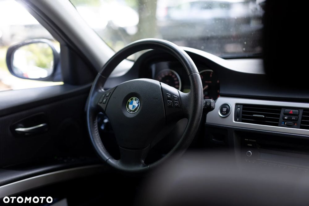 BMW Seria 3 318d DPF - 33