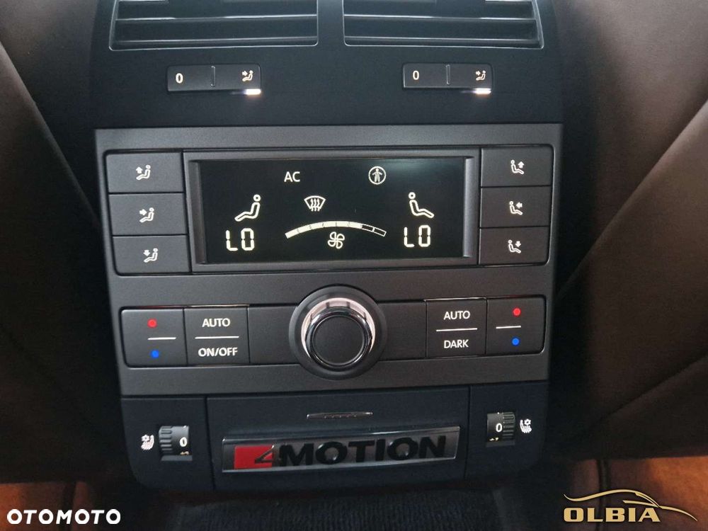 Volkswagen Phaeton - 33