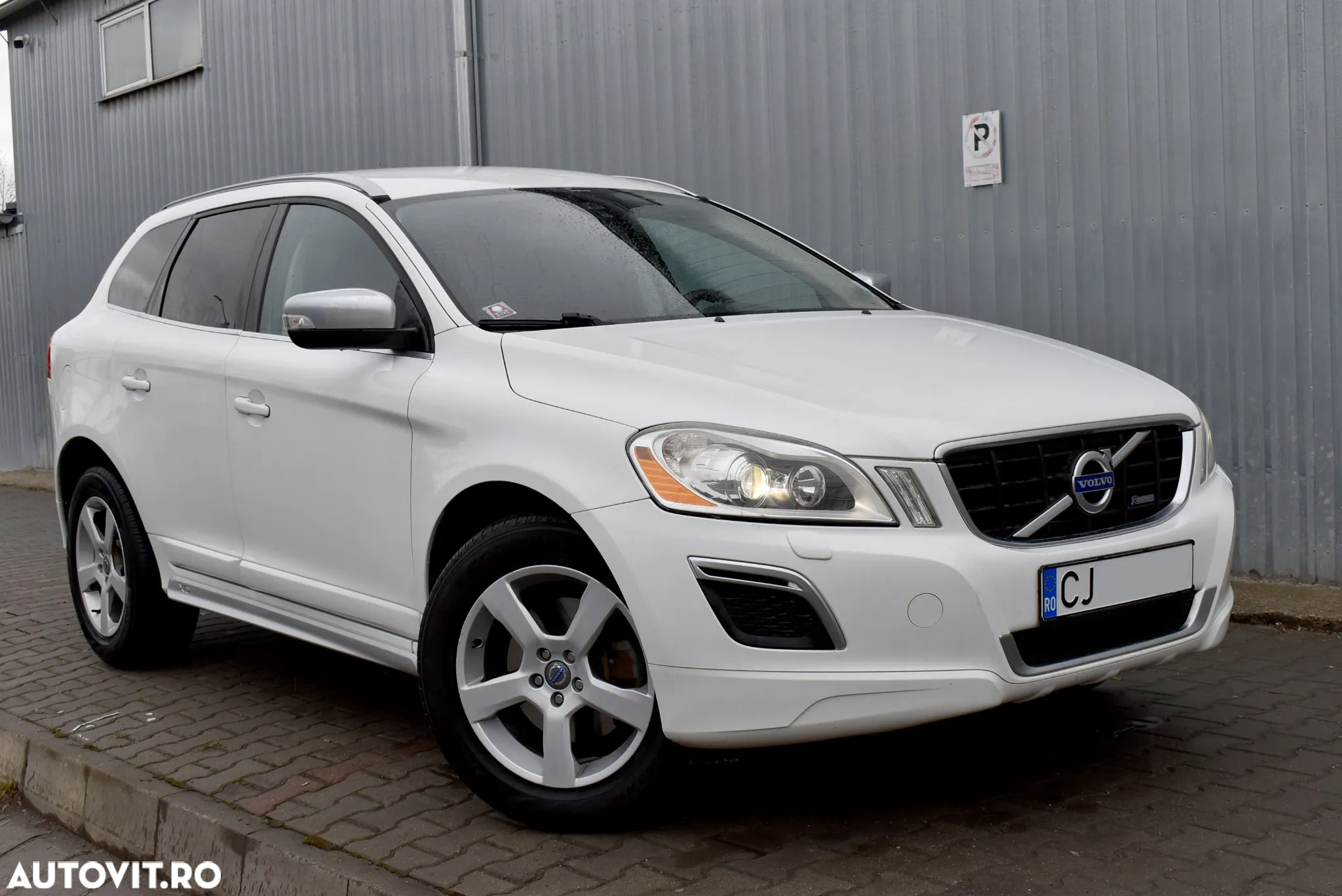 Volvo XC 60 2.4D AWD Aut. RDesign - 4