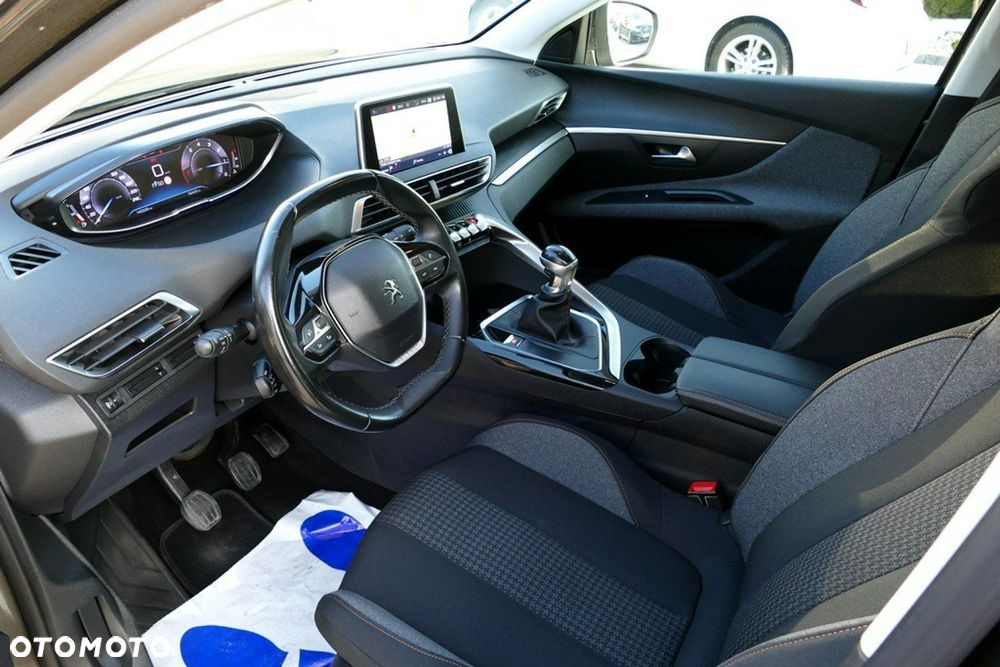 Peugeot 3008 1.2 PureTech Allure Pack S&S - 16