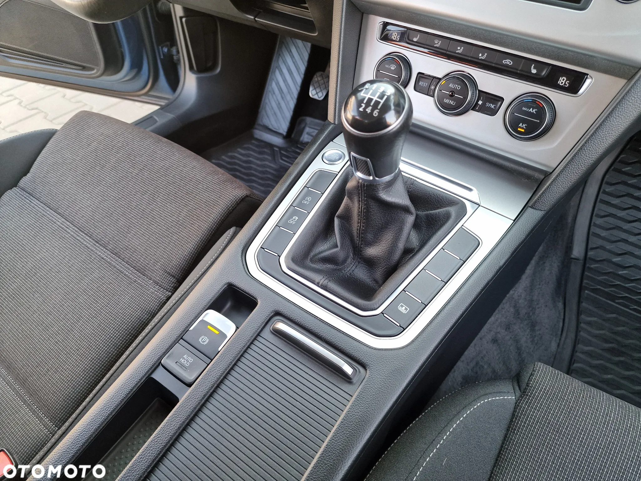 Volkswagen Passat 1.8 TSI BMT Comfortline - 12