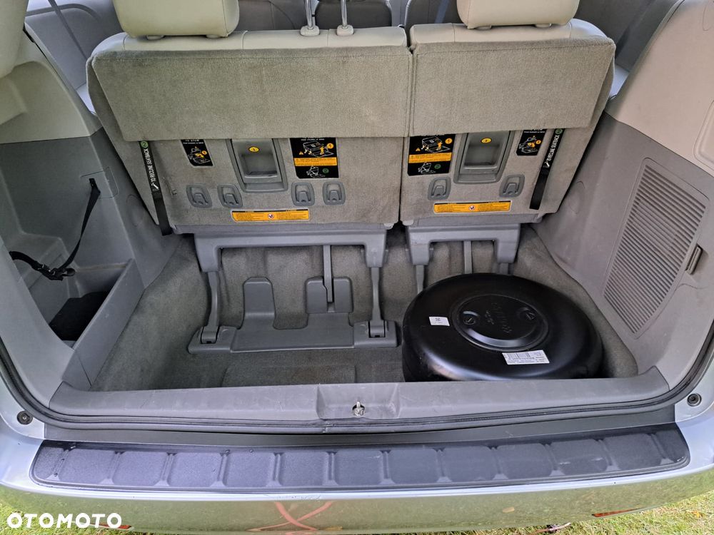 Toyota Sienna - 7