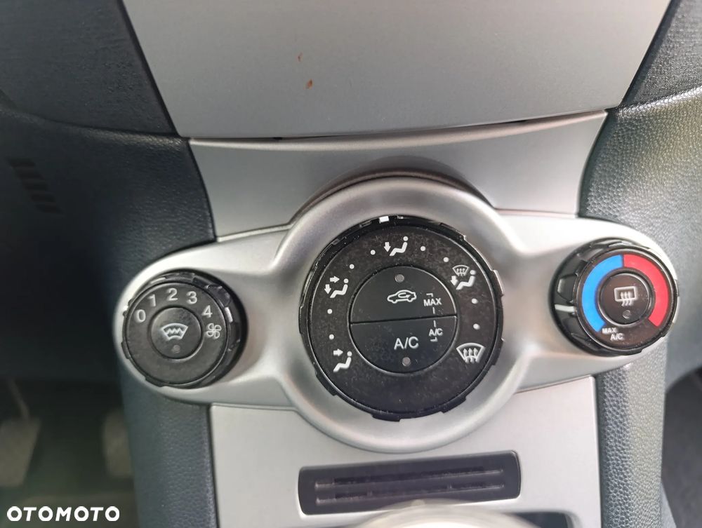 Ford Fiesta 1.25 Celebration - 16