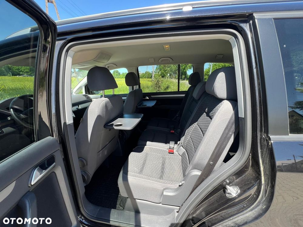 Volkswagen Touran - 13