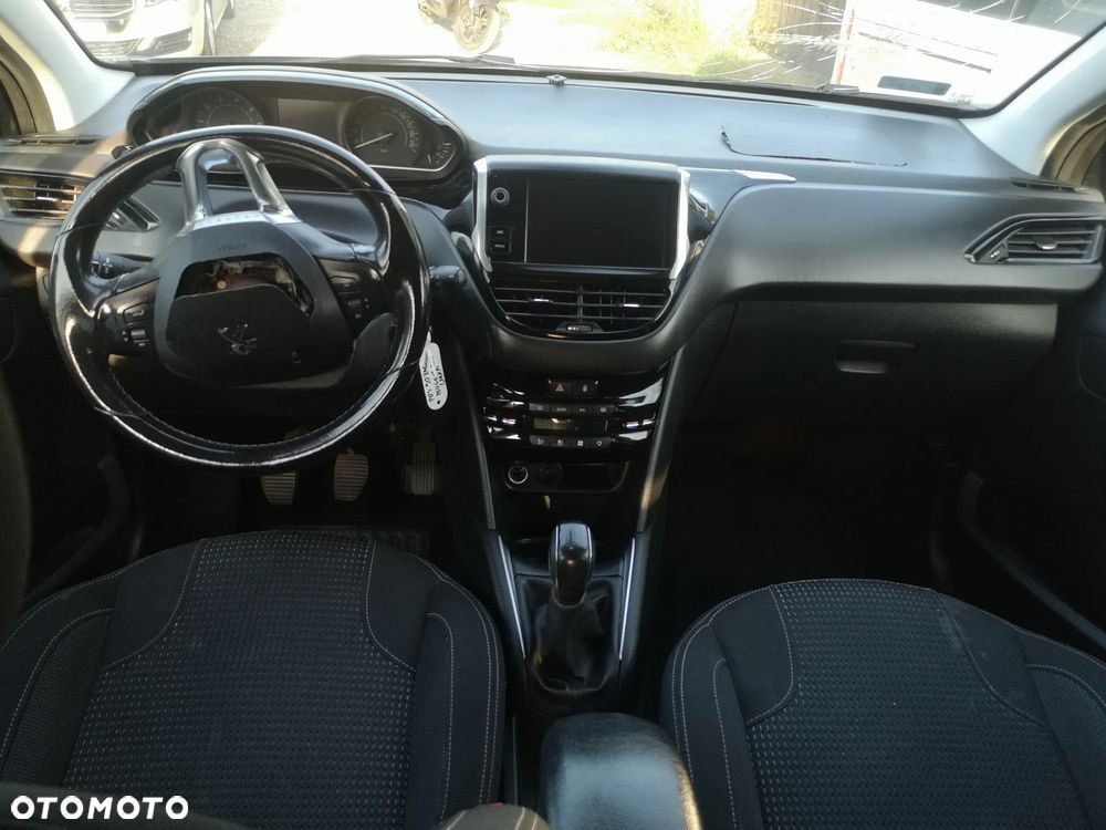 Peugeot 208 - 11