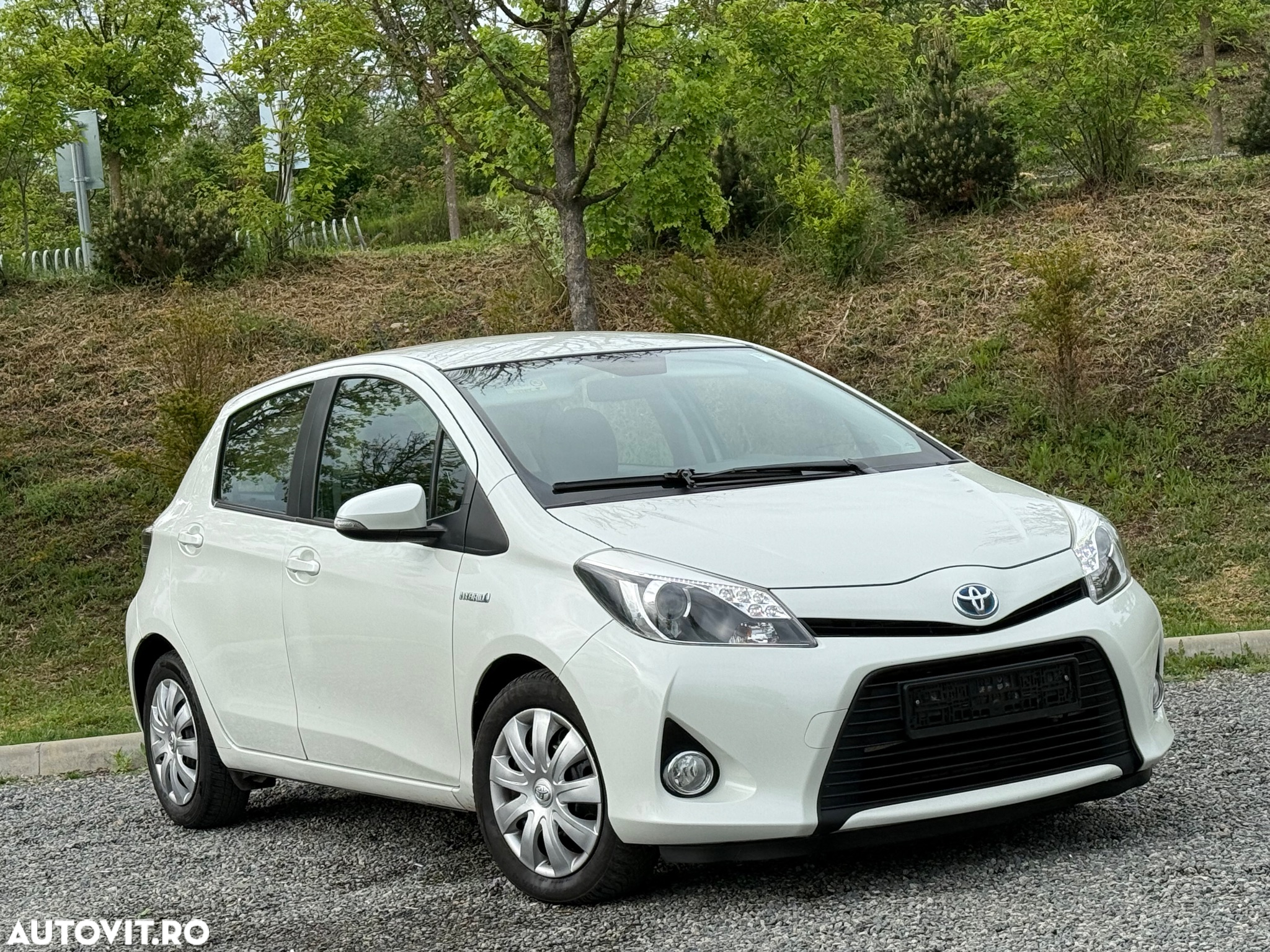 Toyota Yaris 1.5 VVT-i HSD Terra - 3