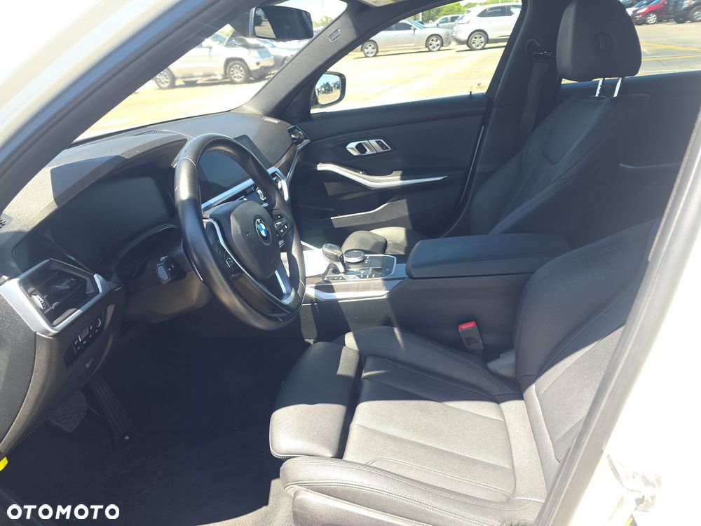 BMW Seria 3 330i - 7