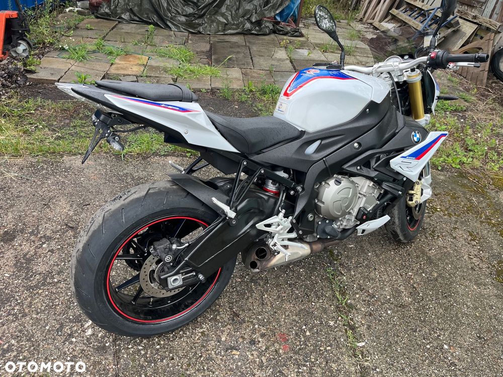BMW S - 4