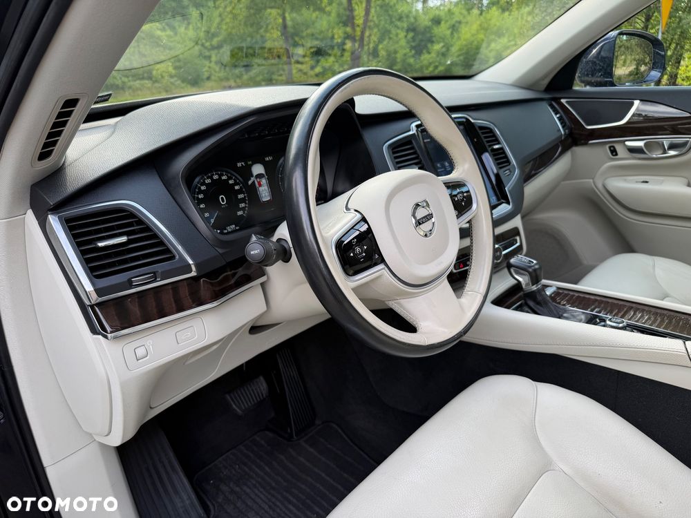 Volvo XC 90 - 8