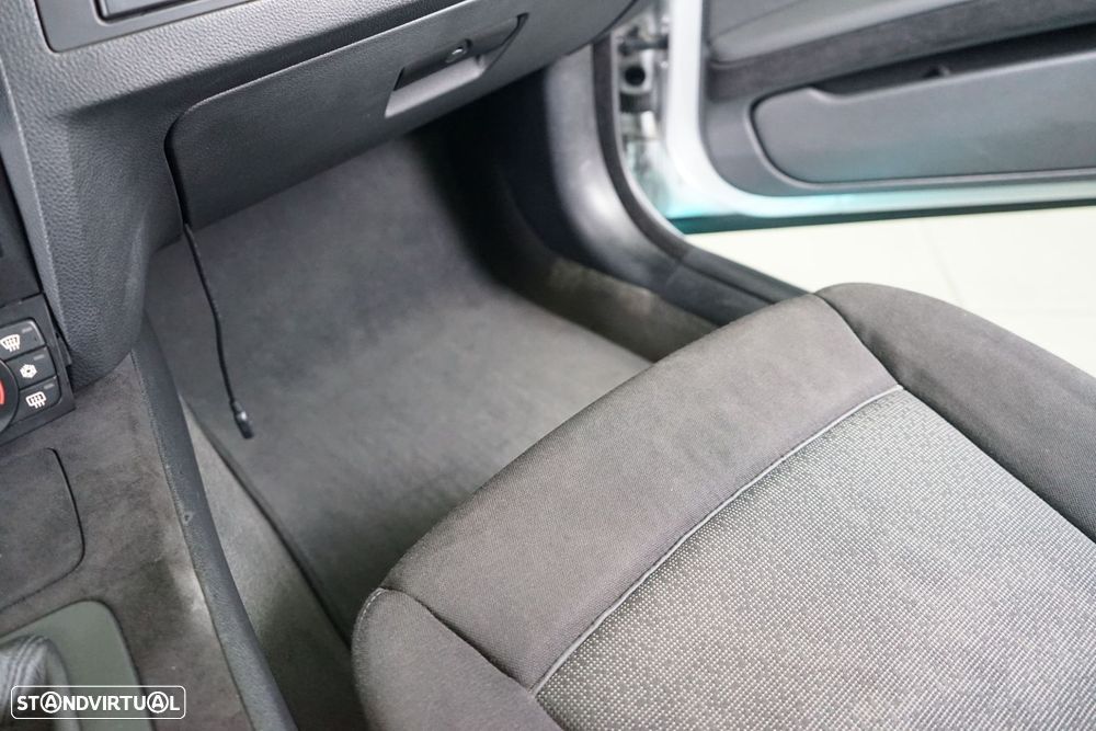 BMW 320 d Coupe Auto - 38