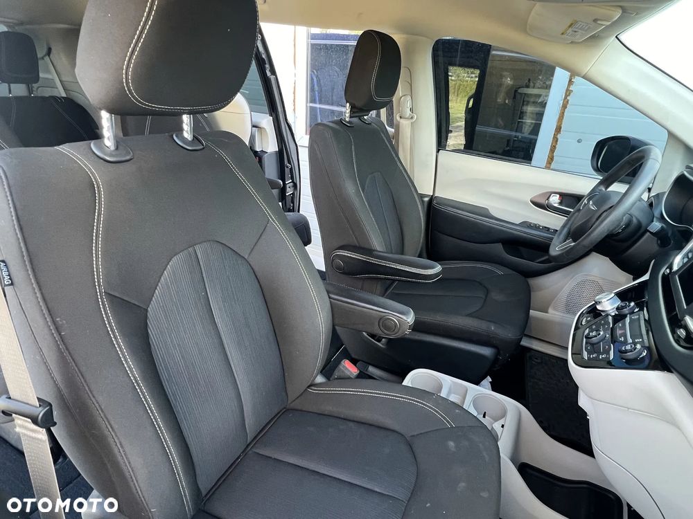 Chrysler Pacifica - 14