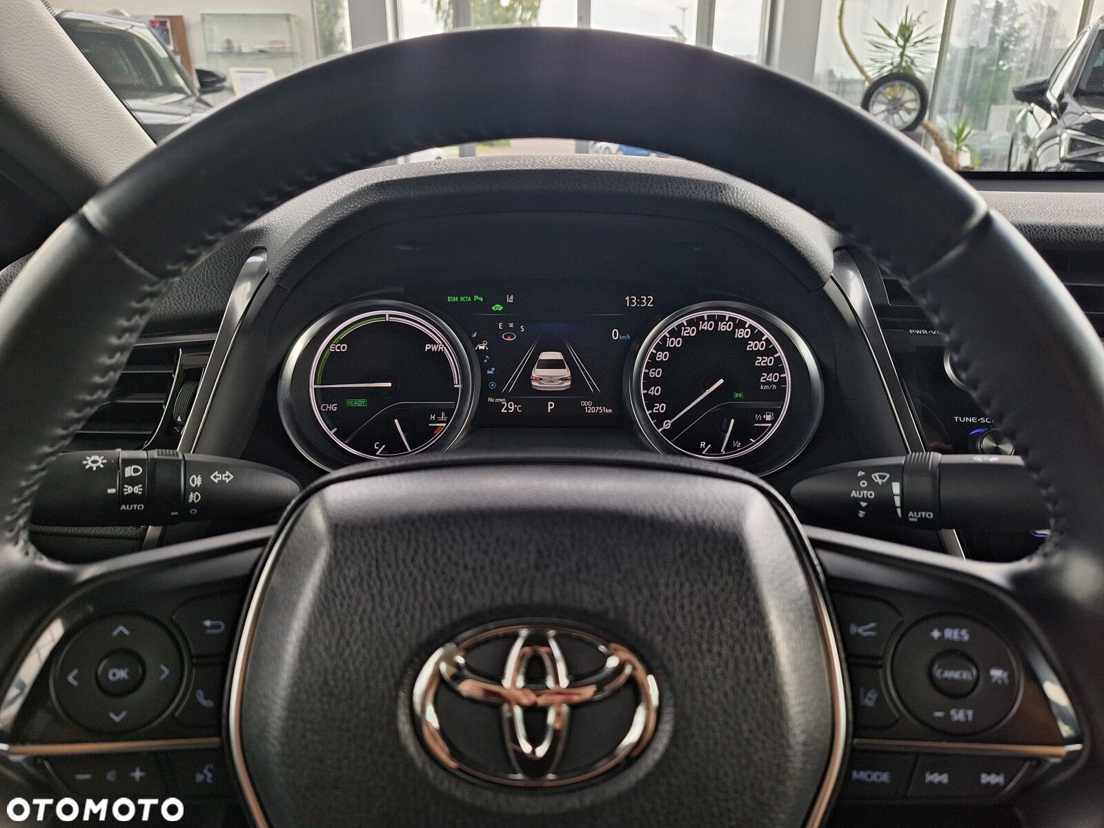 Toyota Camry 2.5 Hybrid Executive CVT - 23