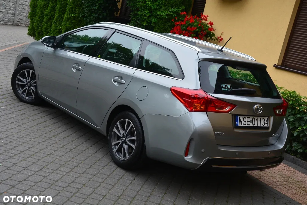 Toyota Auris 1.6 Premium Comfort - 3