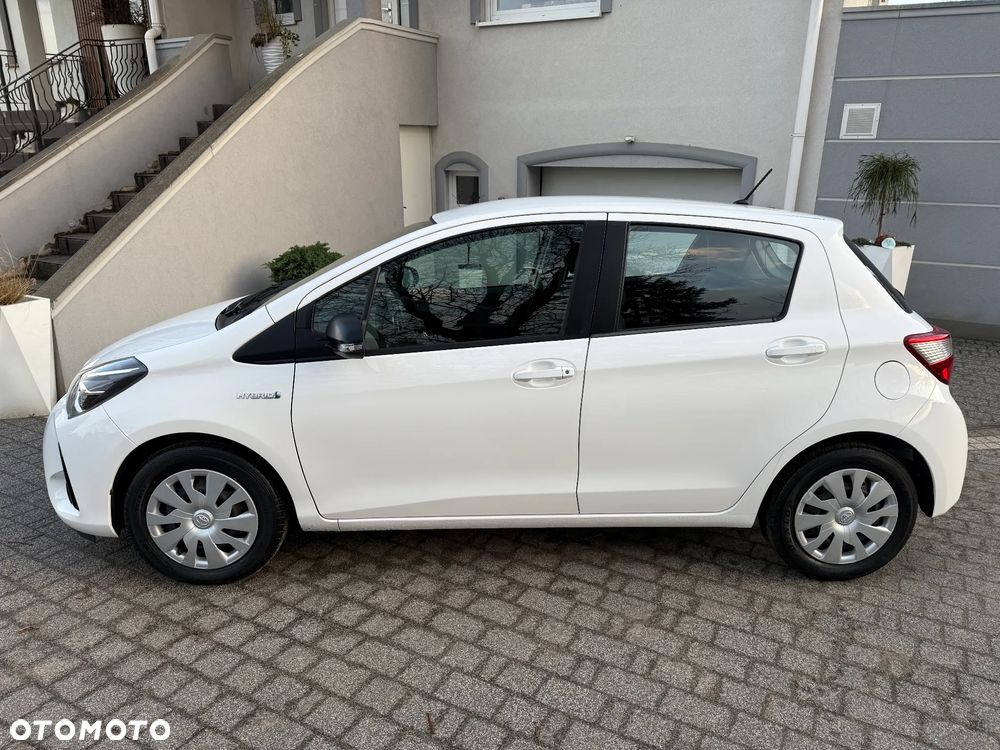 Toyota Yaris Hybrid 100 Active - 3
