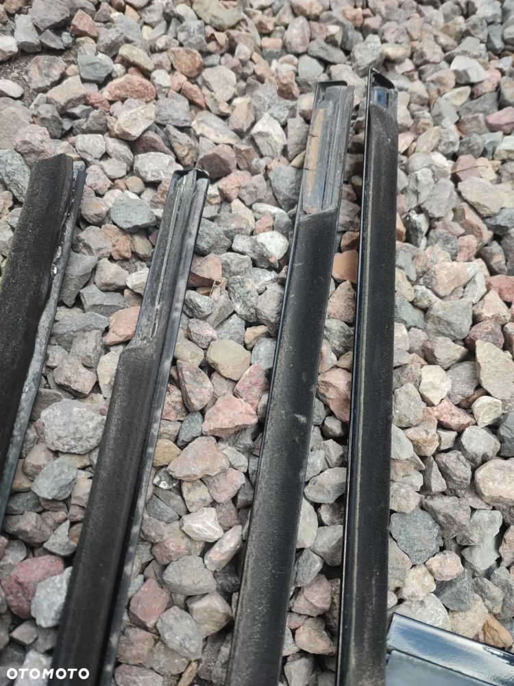 BMW E46 SEDAN ORYGINALNY KOMPLETNY KOMPLET LISTEW OZDOBNYCH SCHADOW-LINE / CZARNY WYSOKI POŁYSK / GLANZSCHWARZ M-PAKIET W DOBRYM STANIE O NR. 51 13 2 695 281 / 51 13 2 695 282 / 51 34 2 695 290 / 51 34 2 695 289 / 51 33 2 695 284 OEM W DOBRYM STANIE - 34