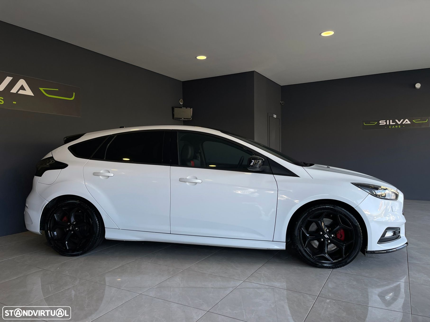 Ford Focus 2.0i ST-2 - 6