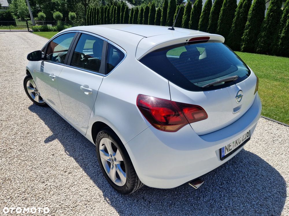 Opel Astra 1.6 Turbo - 4