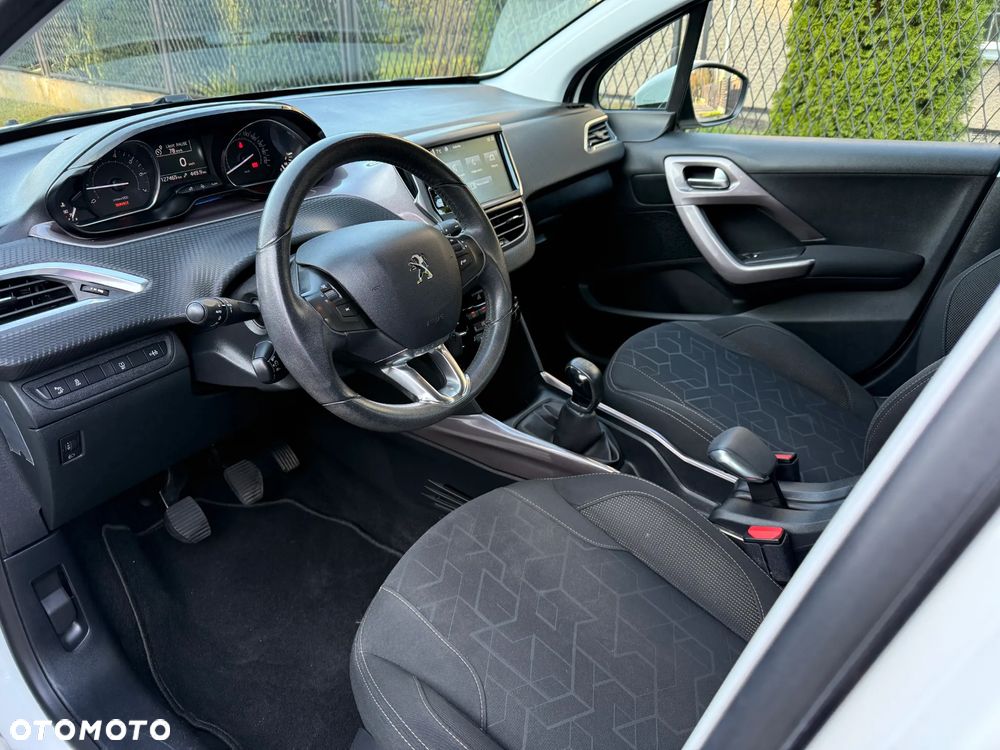 Peugeot 2008 1.2 Pure Tech Style EU6 - 15