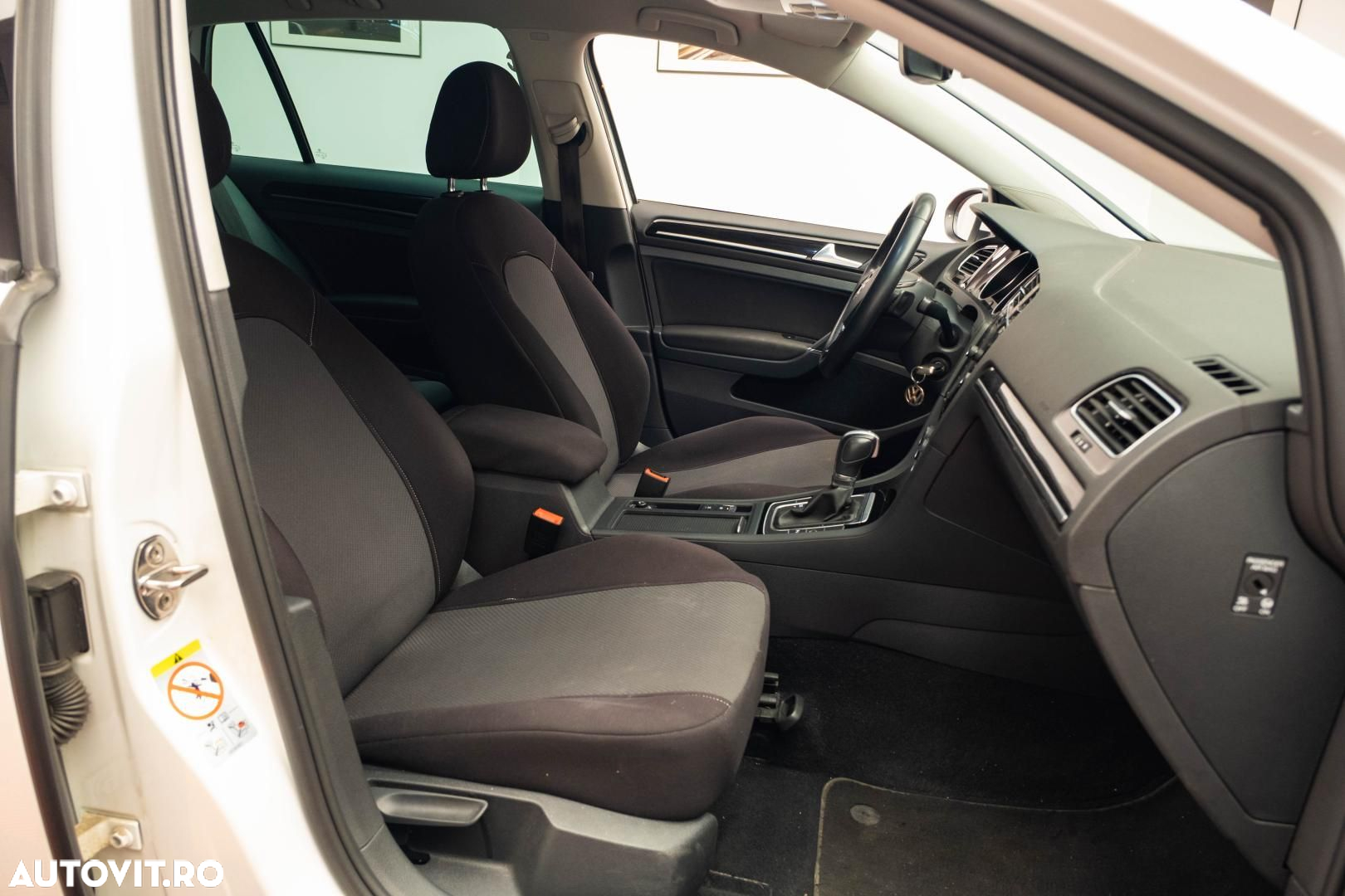 Volkswagen Golf - 24