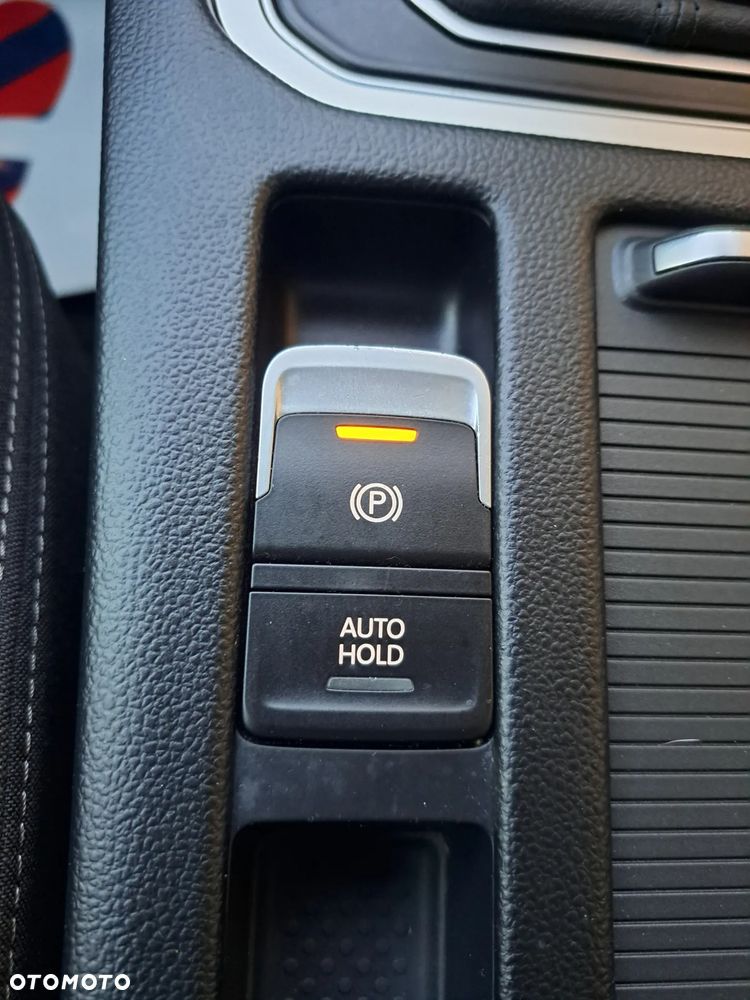 Volkswagen Passat Variant 2.0 TDI SCR Comfortline - 26