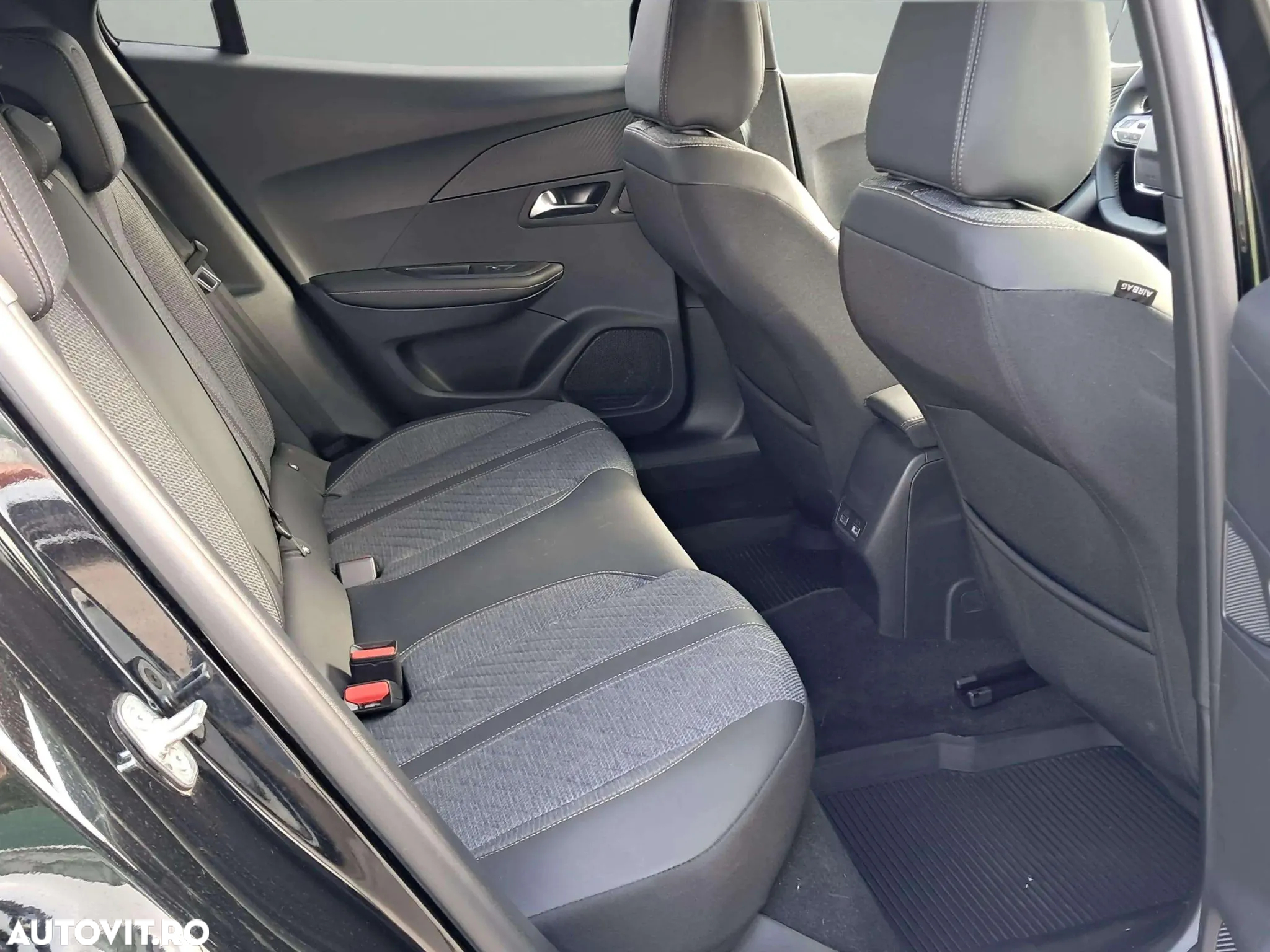 Peugeot 2008 1.2 L PureTech STT EAT8 Allure - 8