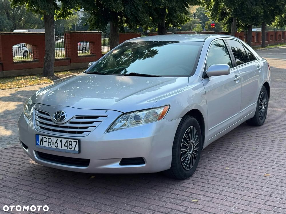 Toyota Camry - 3
