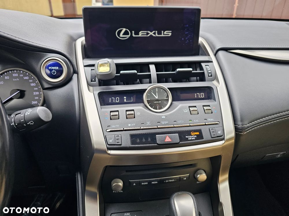 Lexus NX 300h Elegance 2WD - 32