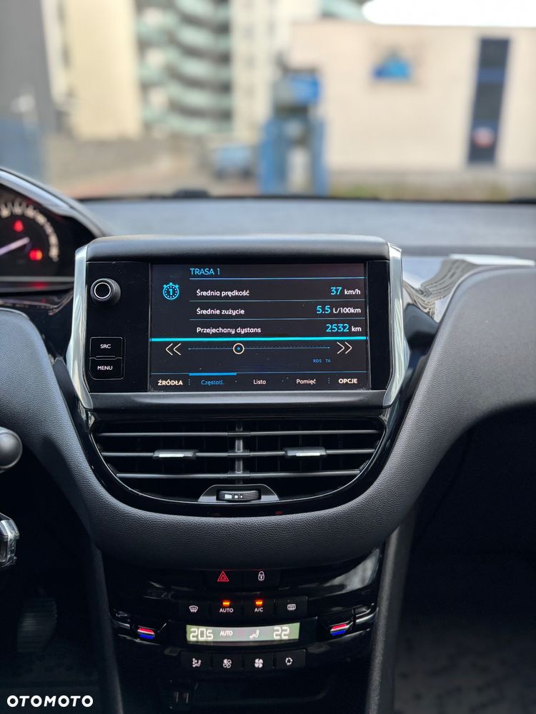 Peugeot 208 1.6 BlueHDi Allure S&S - 25