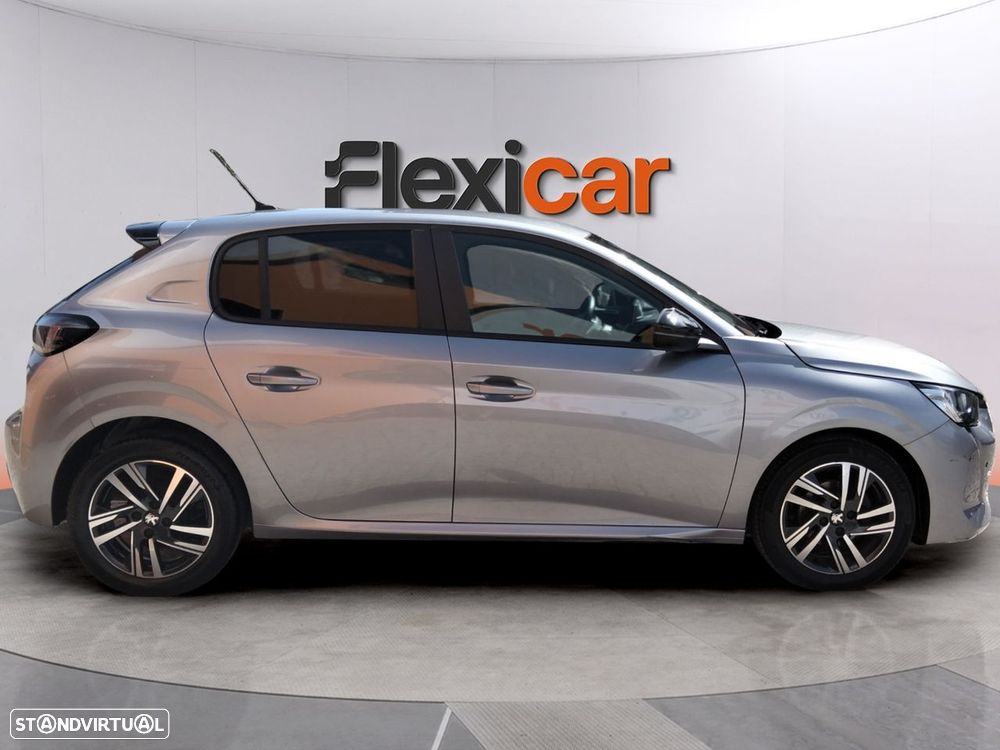 Peugeot 208 - 8