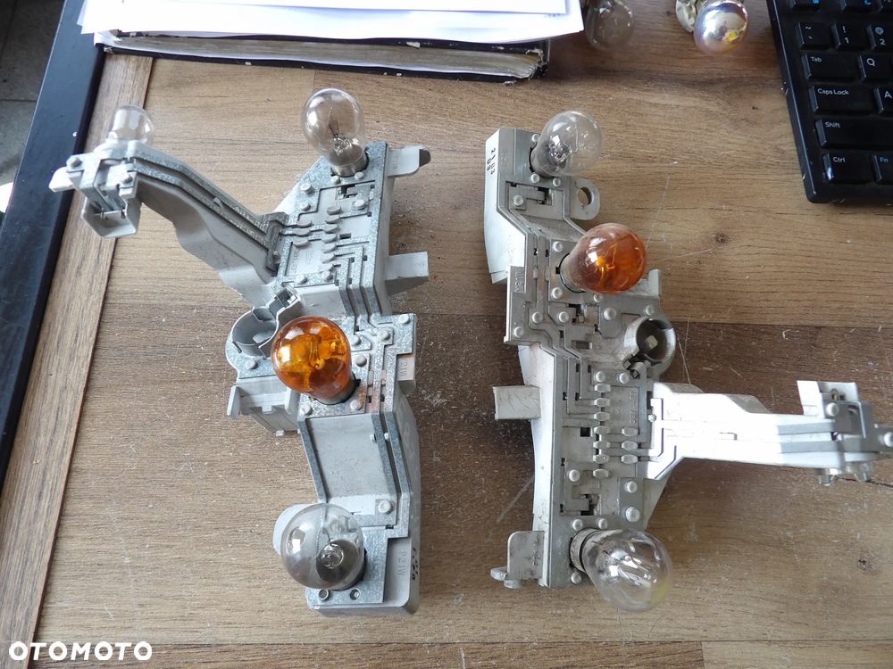 BMW - E87,E81 - LIFT - WKŁAD LAMPY TYLNEJ - PRAWY/LEWY - CENA ZA 1 SZT - ORYGINAŁ - 1