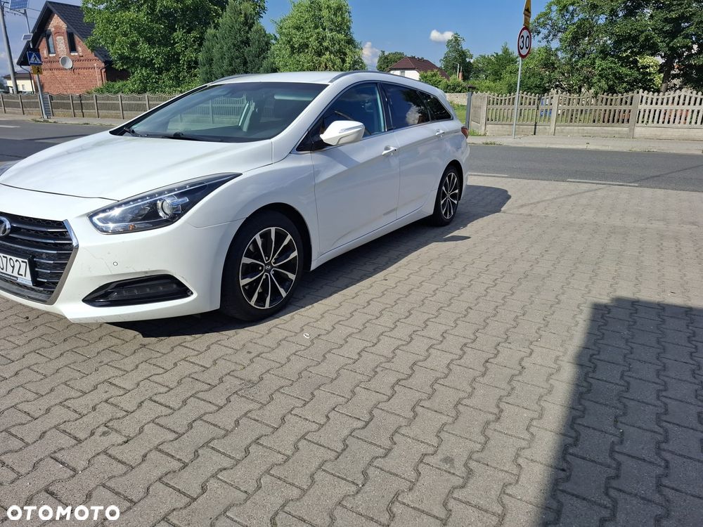 Hyundai i40 Kombi 1.7 CRDi DCT Premium - 3