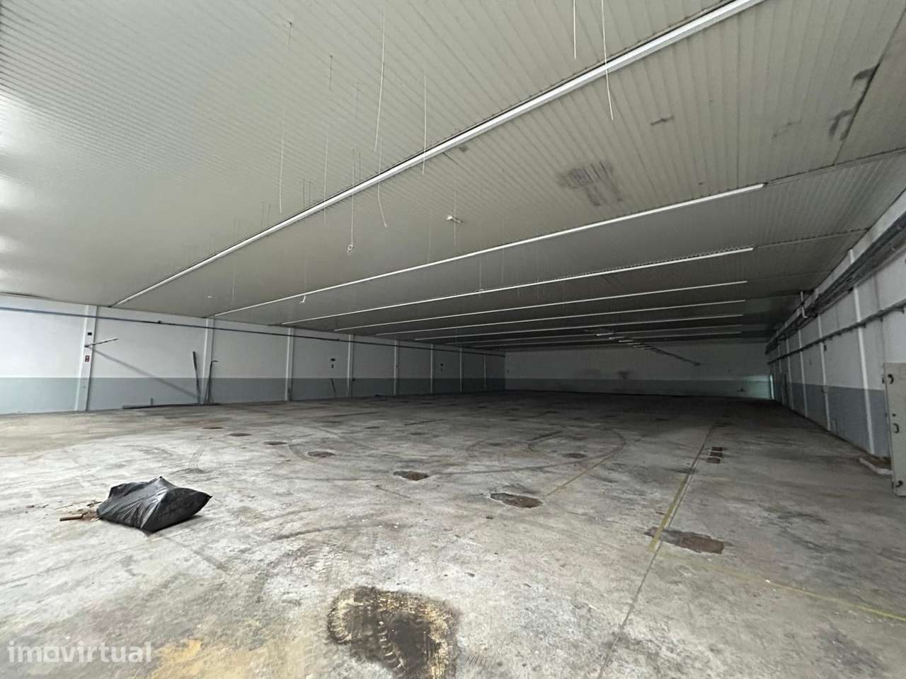 Armazém Industrial de 1.580m2 para arrendar - Grande imagem: 2/2