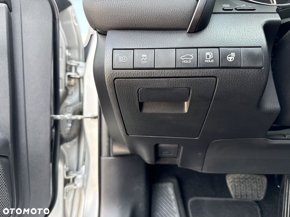 Toyota Camry 2.5 Hybrid Executive CVT - 23