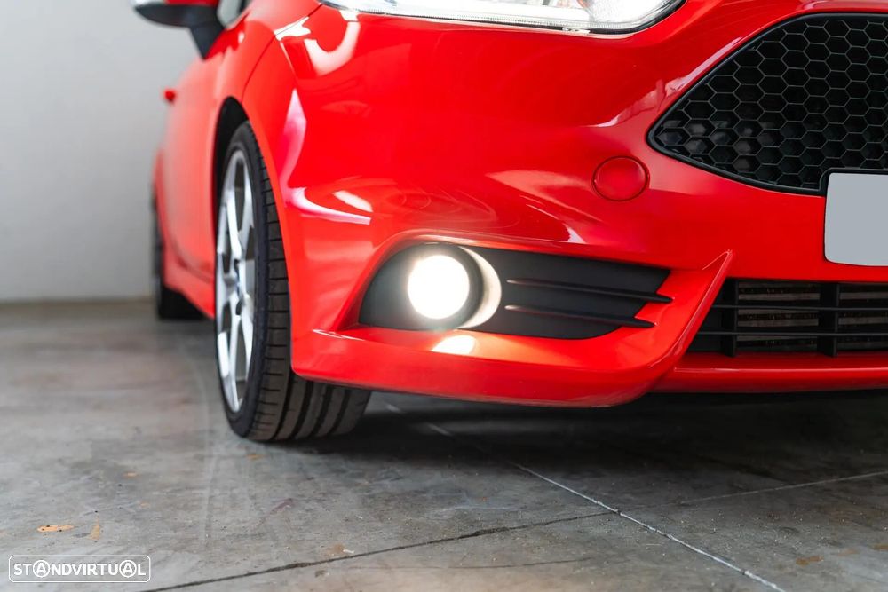 Ford Fiesta 1.6 EcoBoost c/ Pack Pele Desportiva ST - 27