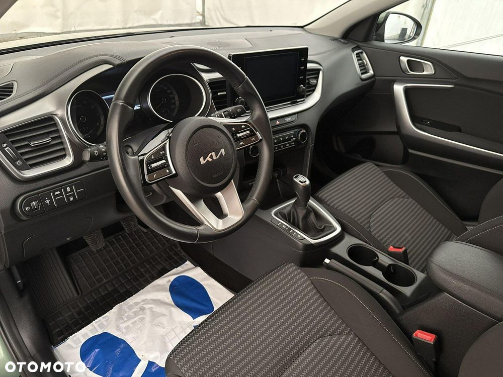 Kia Ceed - 13