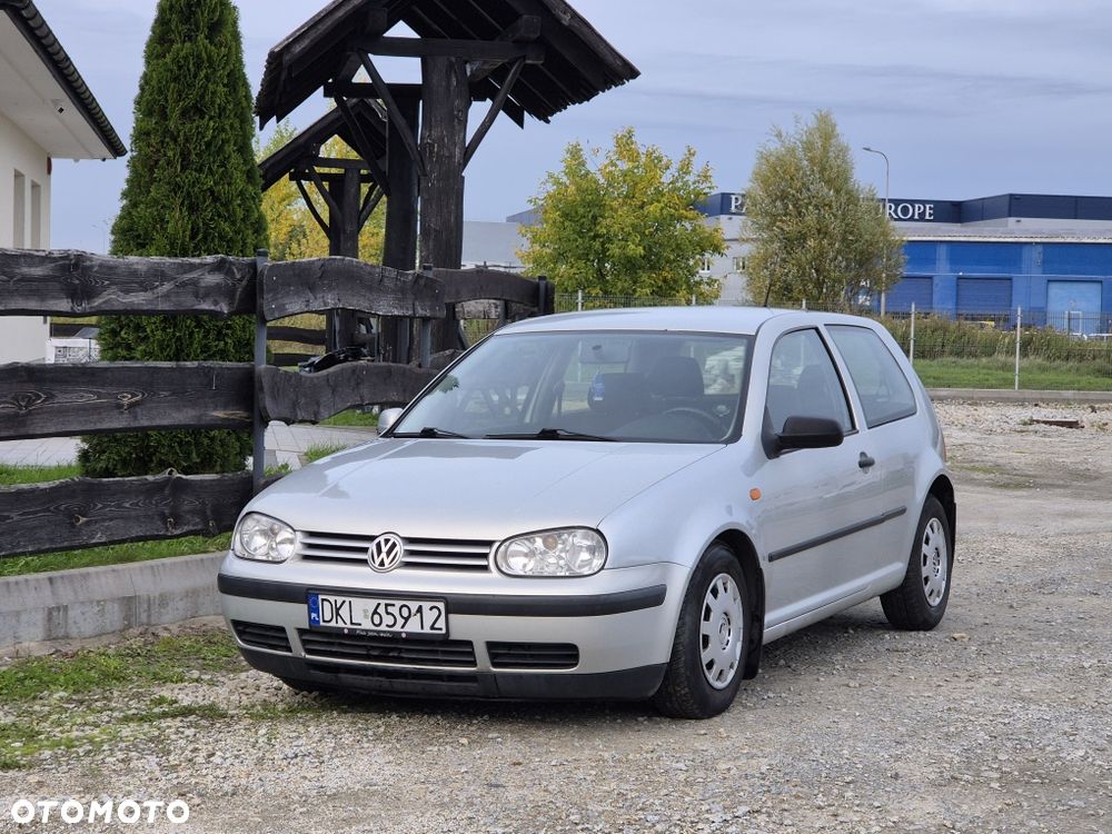 Volkswagen Golf - 1