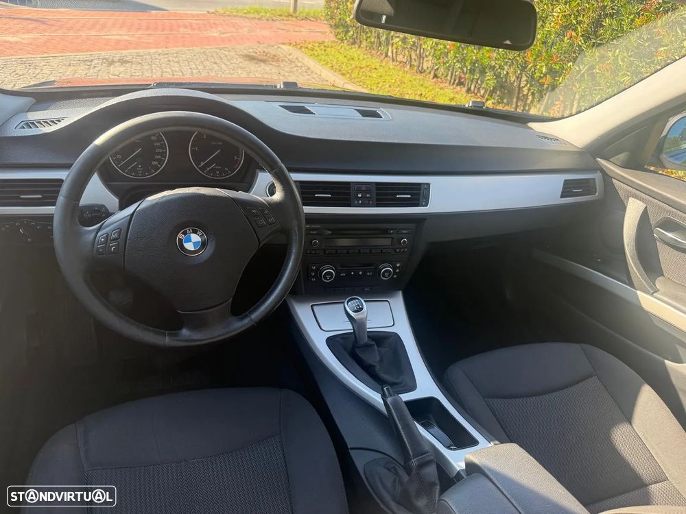 BMW 318 d - 13