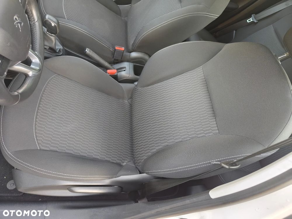 Peugeot 208 PureTech 82 Active - 13