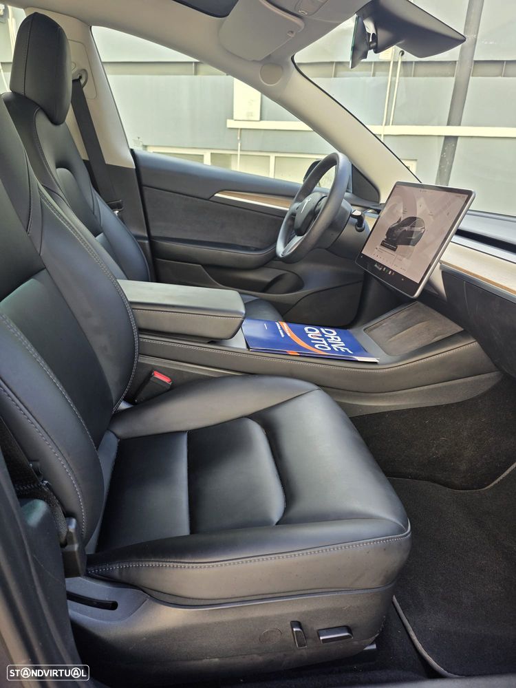 Tesla Model 3 - 12