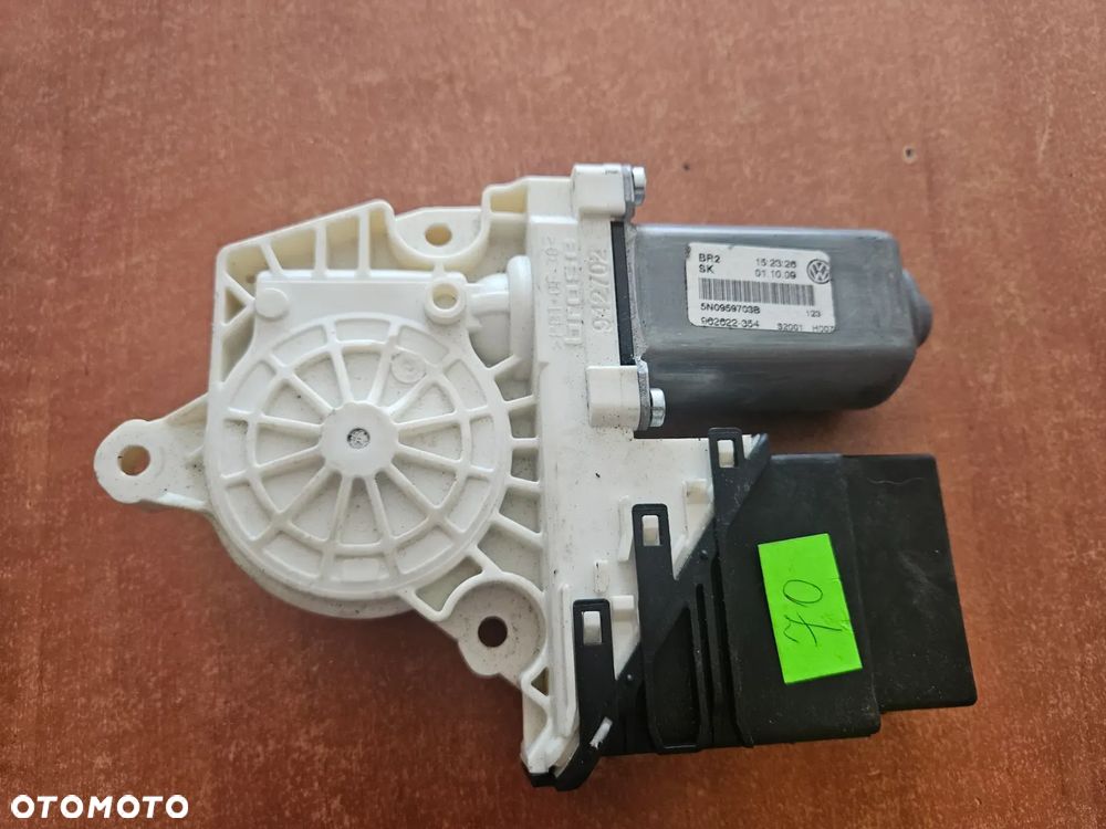 SILNICZEK PODNOSZENIA SZYBY 5N0959703B  VOLKSWAGEN TIGUAN - 1